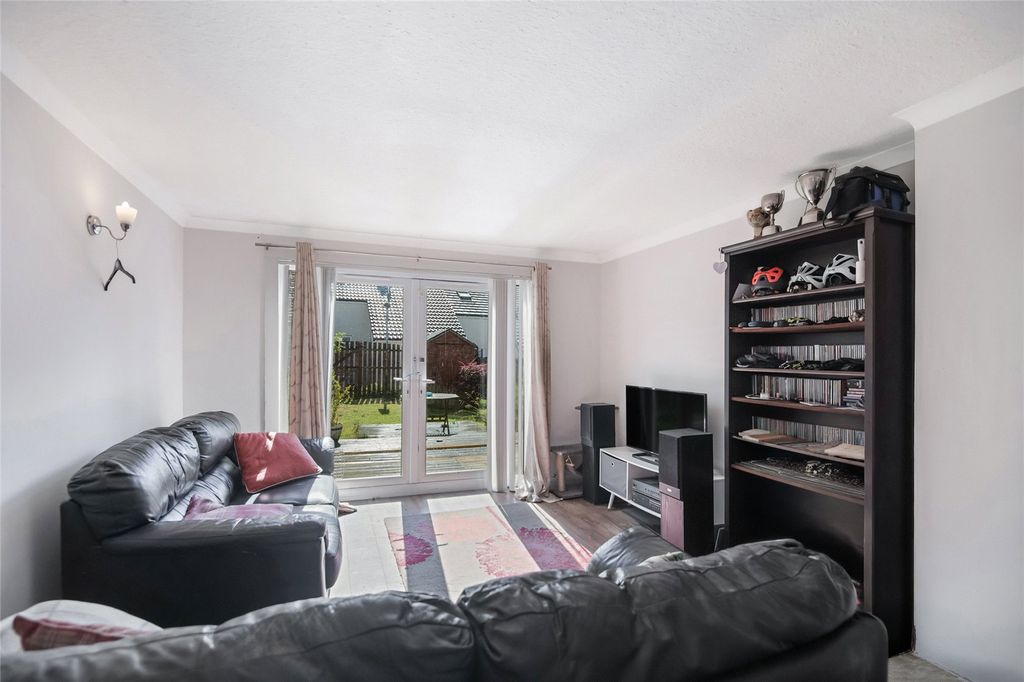 Property photo 2 of 18 Picture No. 16
