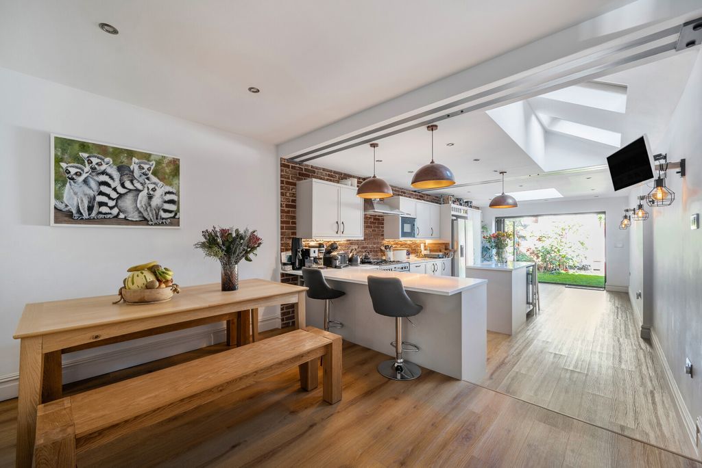 Property photo 3 of 16 1364474-19-68E7A3...