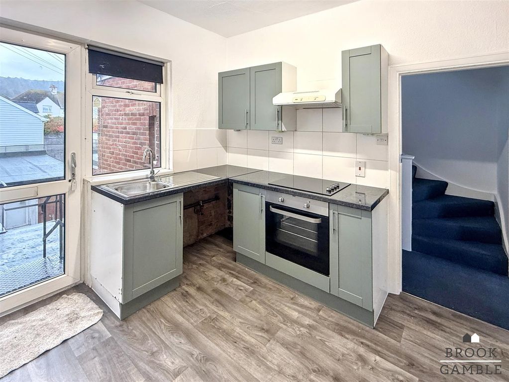 Property photo 3 of 9 01323 438506