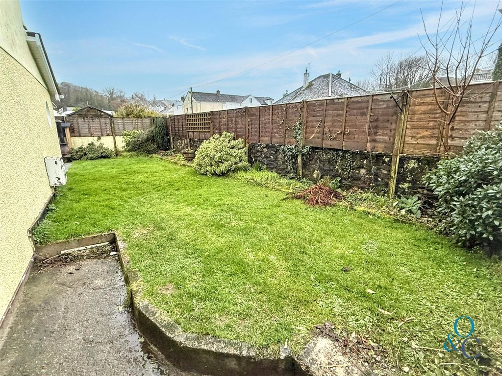 Property photo 2 of 19 Picture No. 13