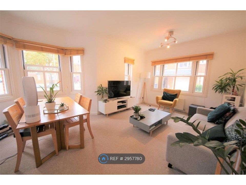 Property photo 2 of 6 Living / Dining Room