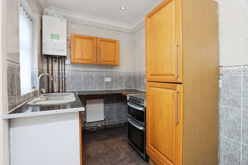 Property photo 3 of 20 Kitchen