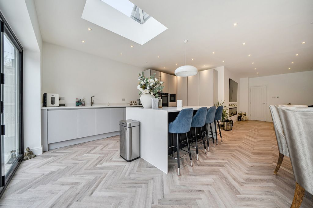 Property photo 2 of 21 1423138-15-69B2d8...