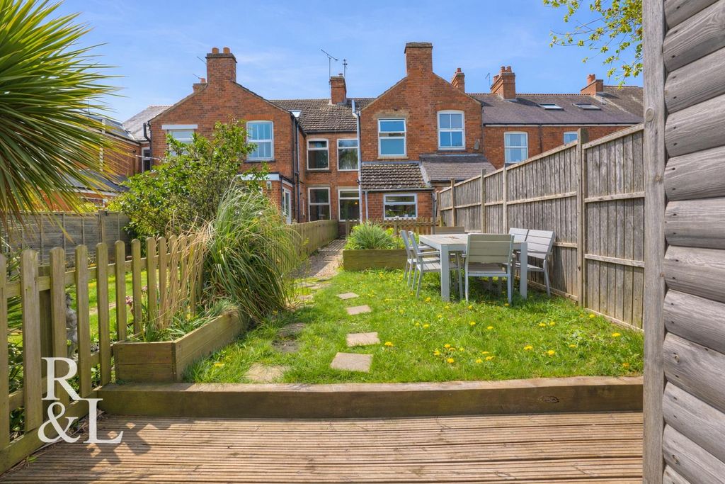 Property photo 3 of 25 118 Main Street (7).Png