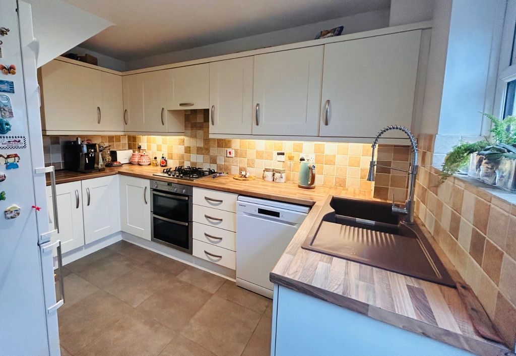 Property photo 3 of 17 Media Image 02