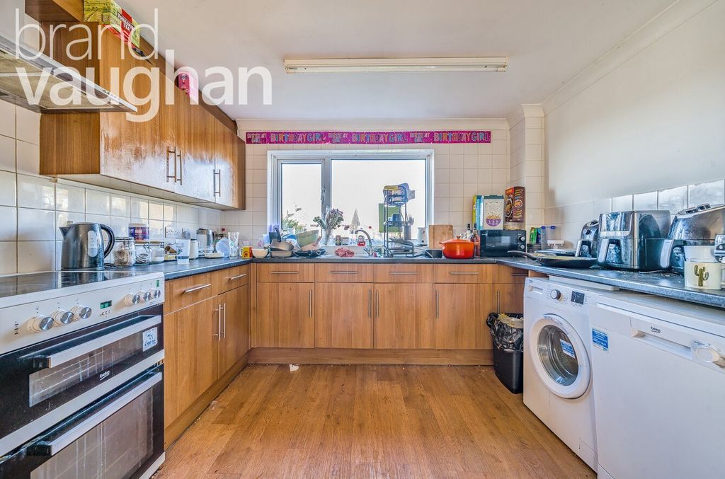 Property photo 1 of 5 Kitchen