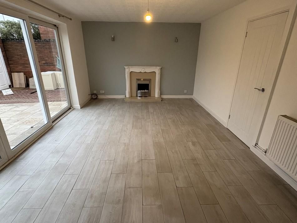Property photo 3 of 17 Lo