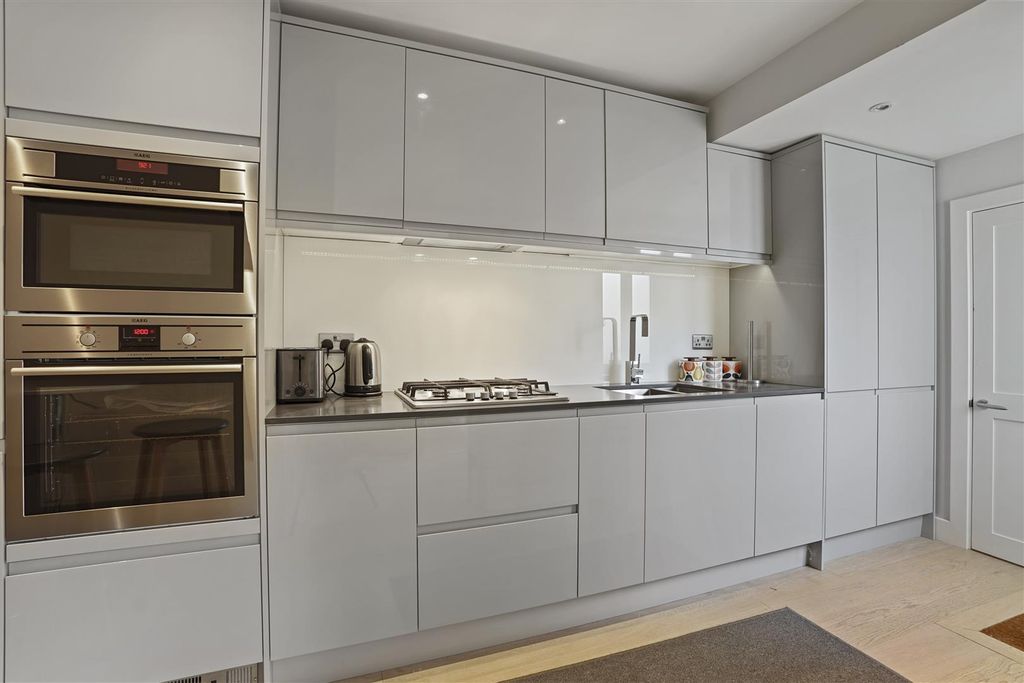 Property photo 2 of 10 Amfb - Sulgrave Road - Kitchena1 (1).Jpg