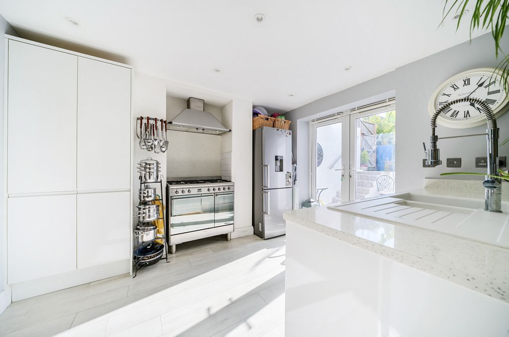 Property photo 3 of 12 1346654-11-68B20B...