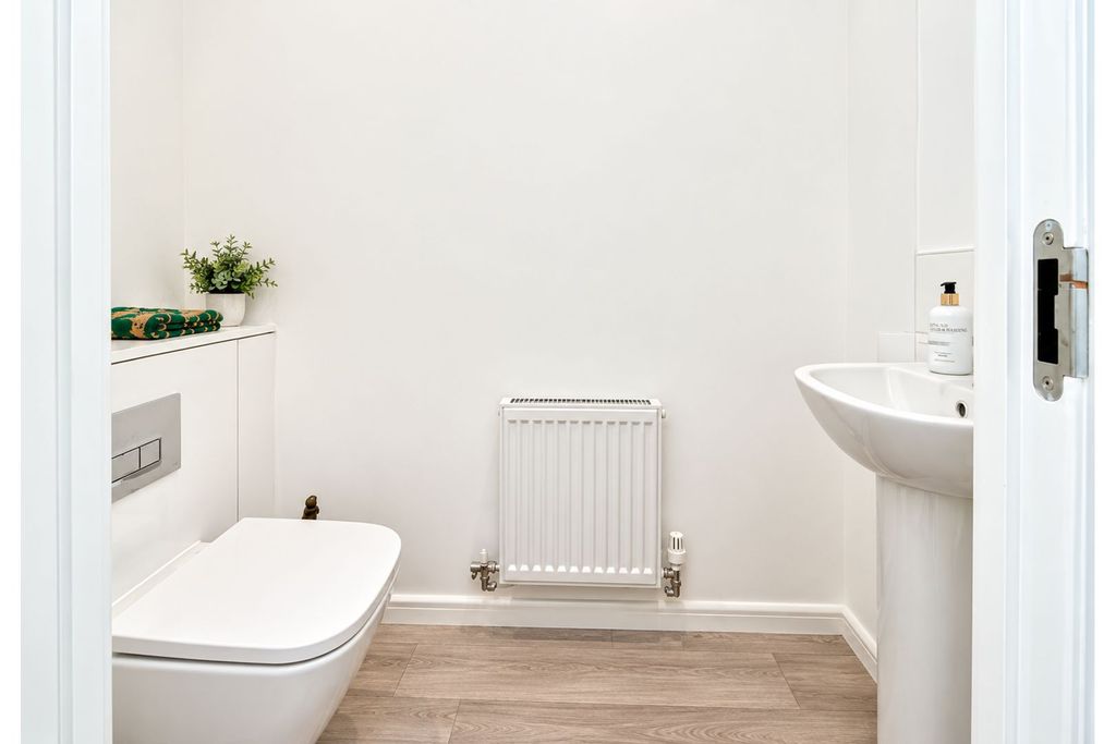 Property photo 3 of 17 Downstairs Cloakroom