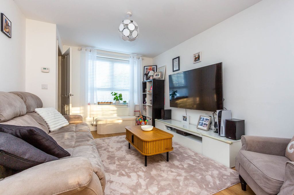 Property photo 3 of 9 Lounge Area