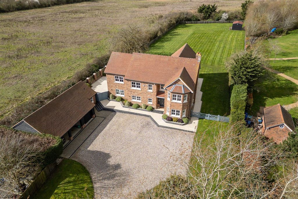 Property photo 2 of 41 260311 - 22 Cleat Hill, Ravensden - 58.Jpg