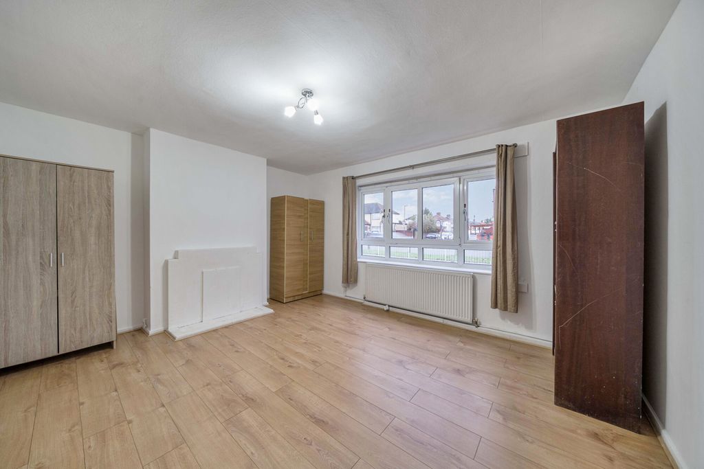 Property photo 3 of 22 1408556-1-6985Fe7...