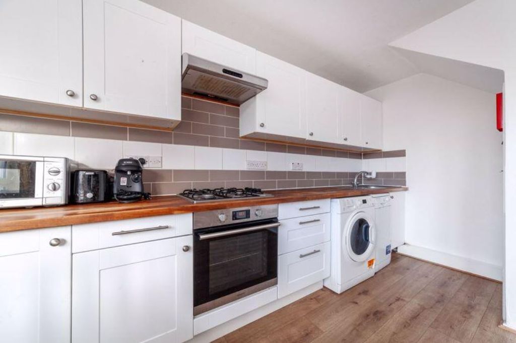 Property photo 2 of 5 Kitchen