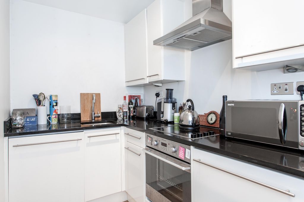 Property photo 3 of 8 Kitchen
