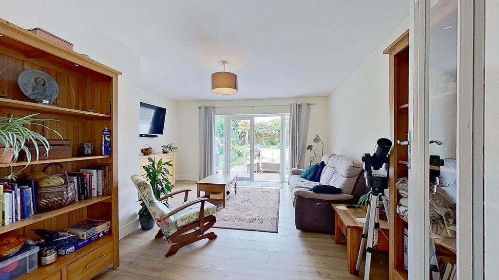 Property photo 3 of 21