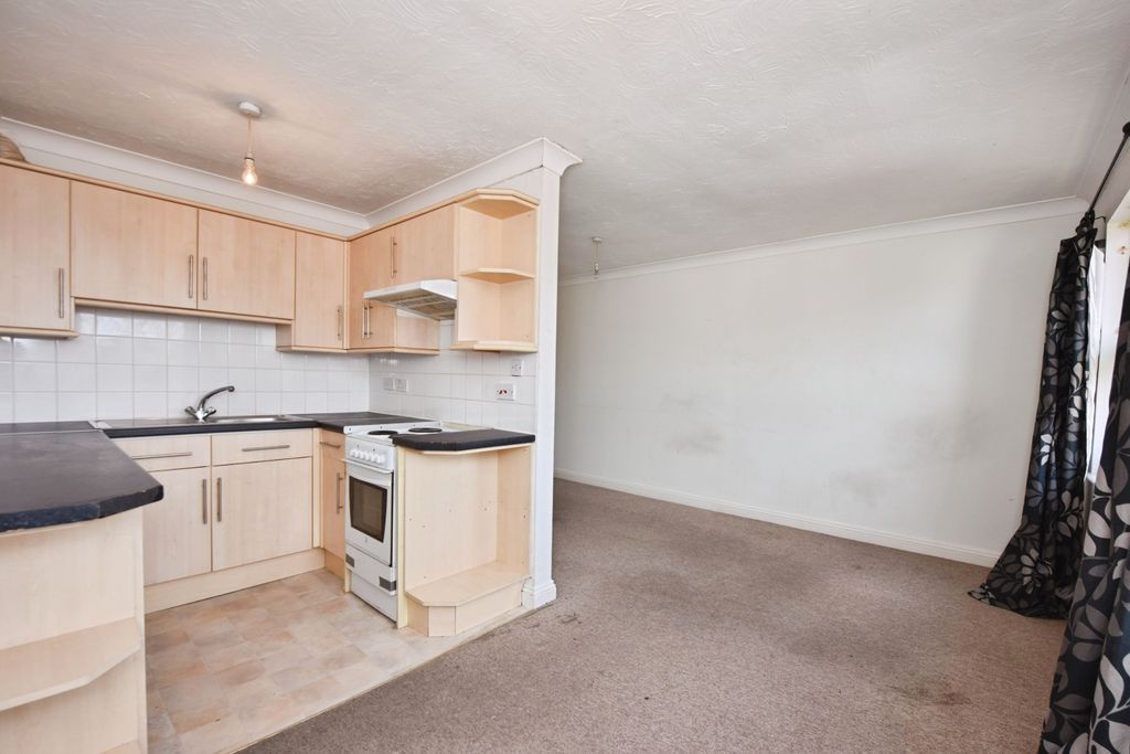 Property photo 3 of 20