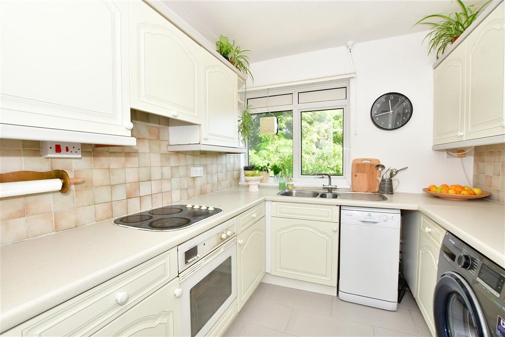 Property photo 3 of 9 Kitchen