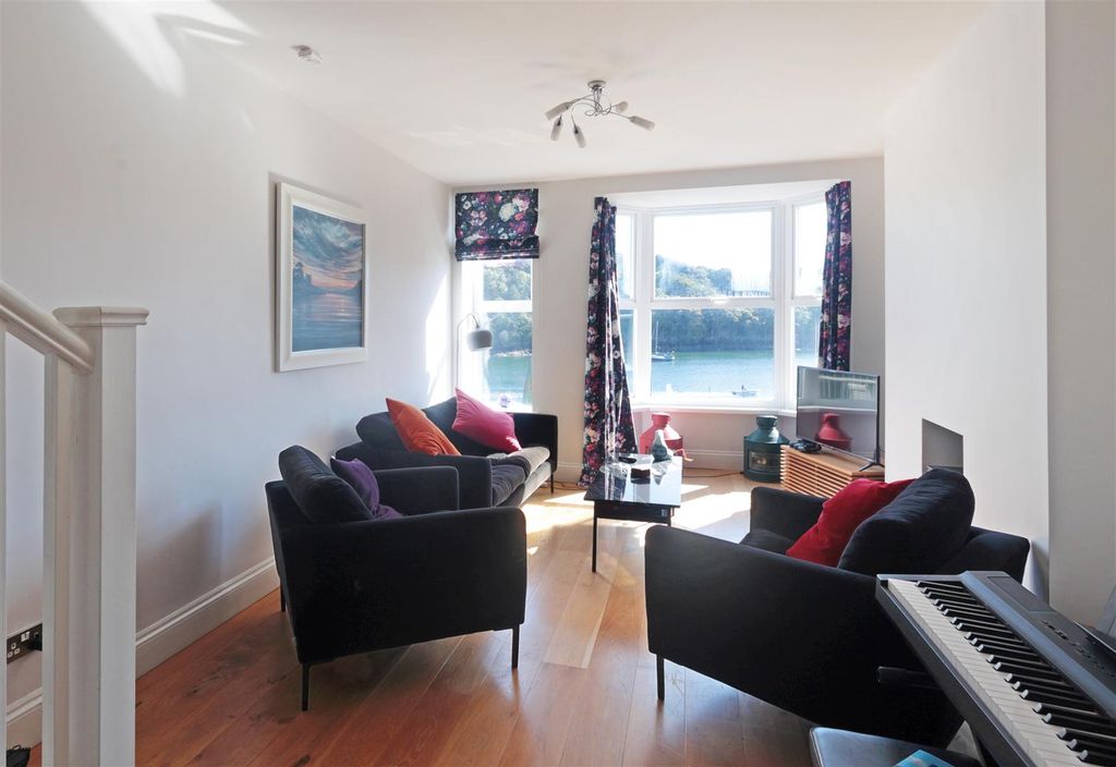 Property photo 3 of 19 Sitting Room.Jpg