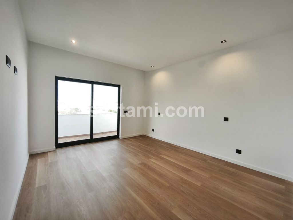 Property photo 3 of 38