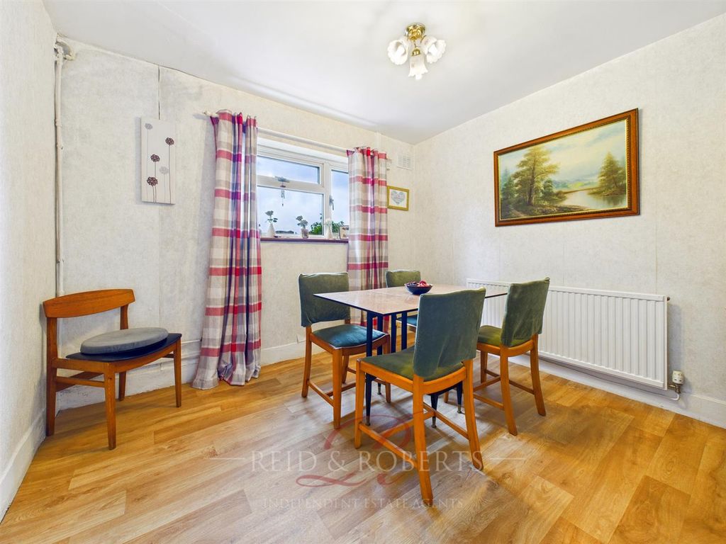 Property photo 3 of 21 Cam04884G0-Pr0072-Still020.Jpg