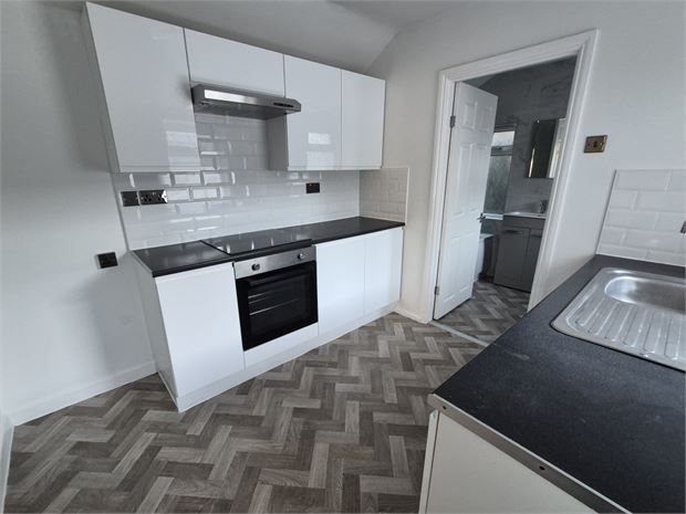 Property photo 2 of 11 Kitchen