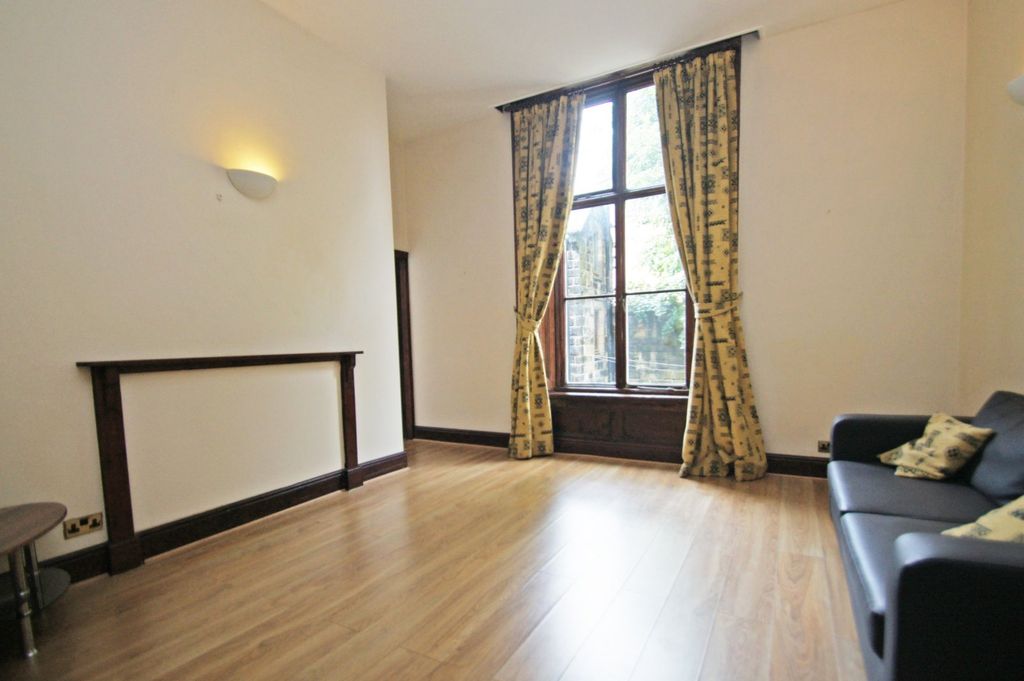 Property photo 3 of 12 Lounge