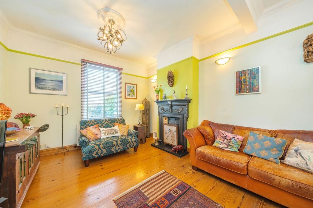 Property photo 2 of 11