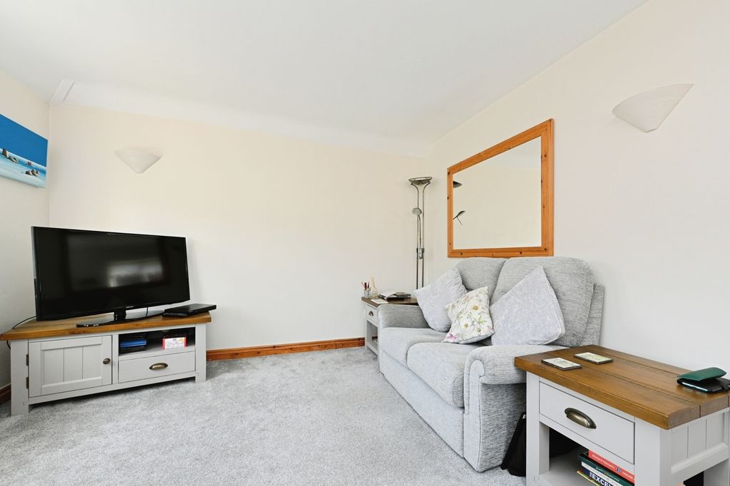 Property photo 2 of 16 Photo