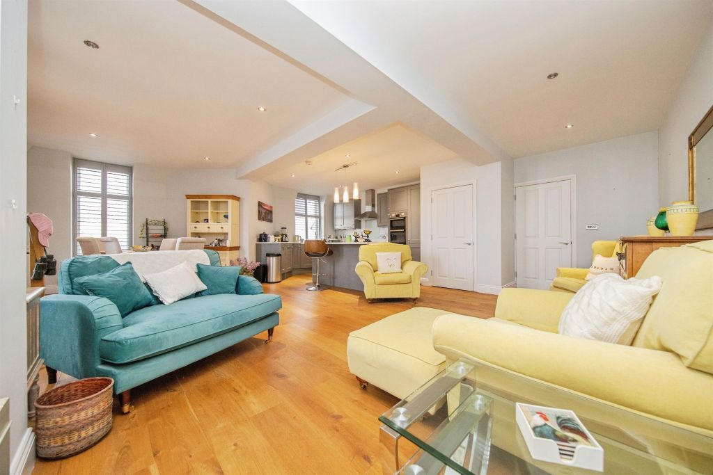 Property photo 2 of 24