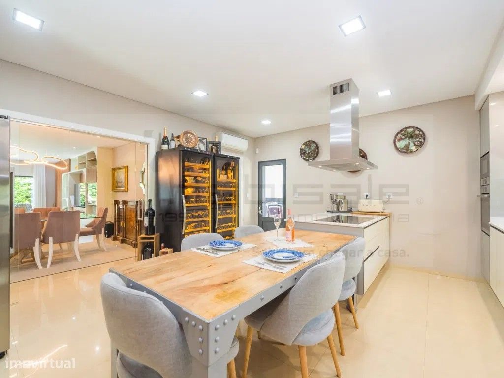 Property photo 1 of 60