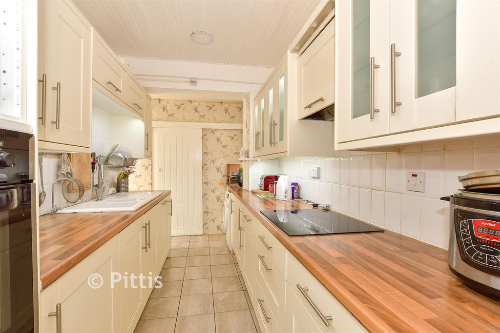 Property photo 3 of 16 Kitchen