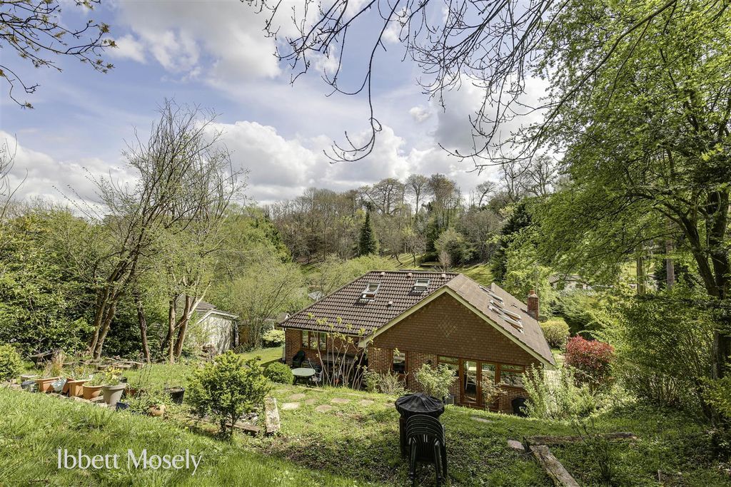 Property photo 1 of 22 33 Back.Jpg