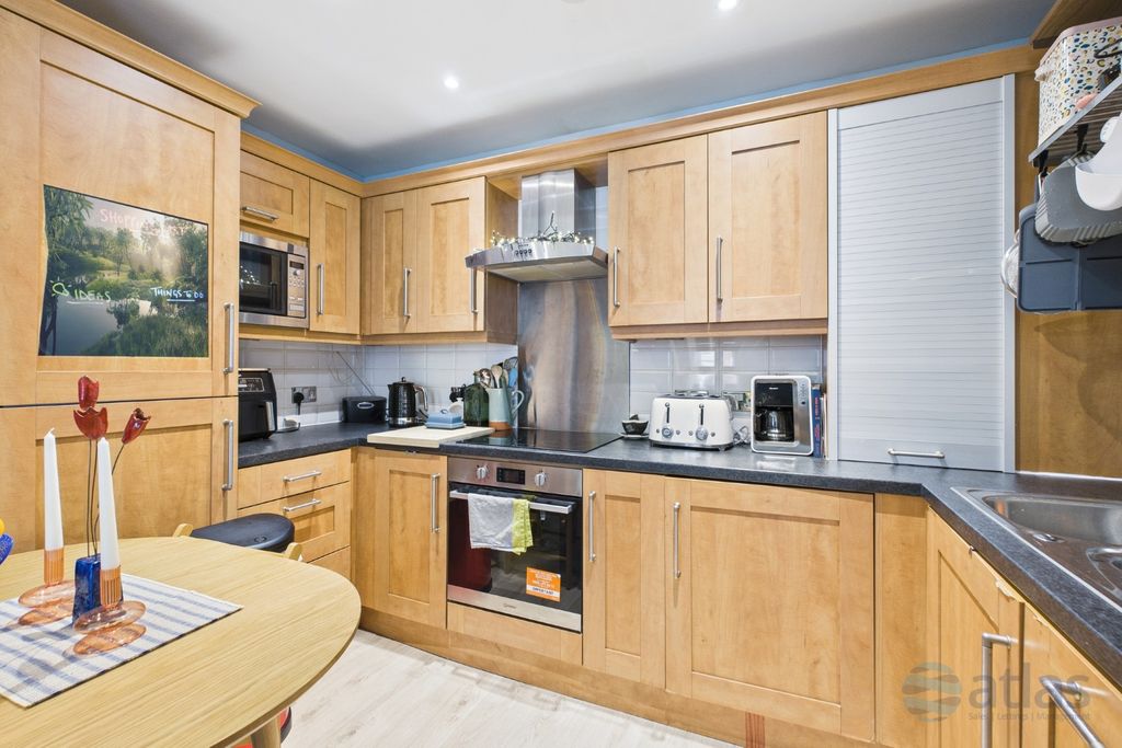 Property photo 3 of 16 Kitchen