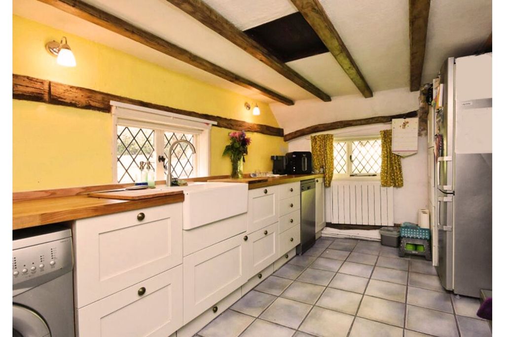 Property photo 3 of 17 Kitchen