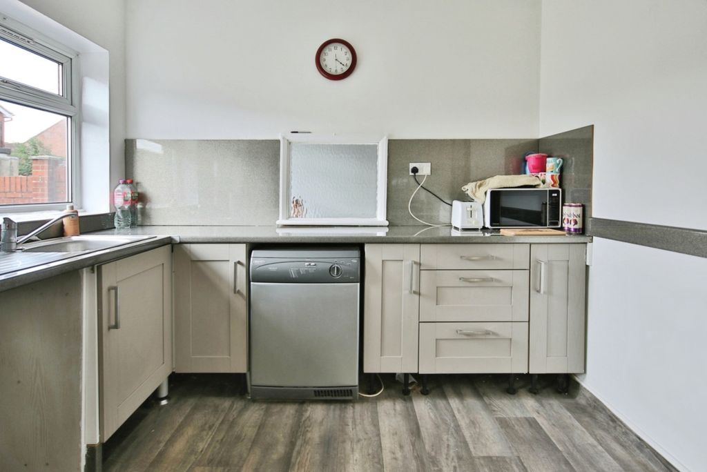 Property photo 2 of 14 4411683