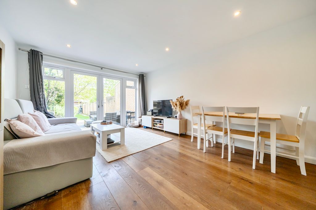 Property photo 2 of 23 Picture No. 19