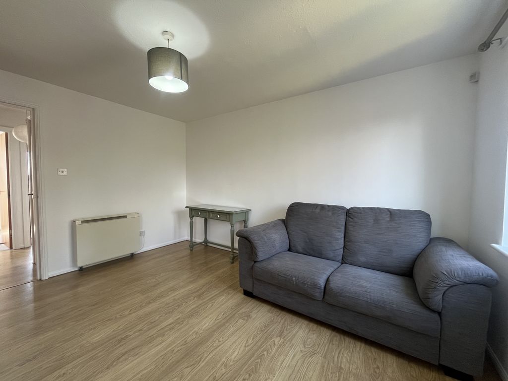 Property photo 3 of 9 Lounge