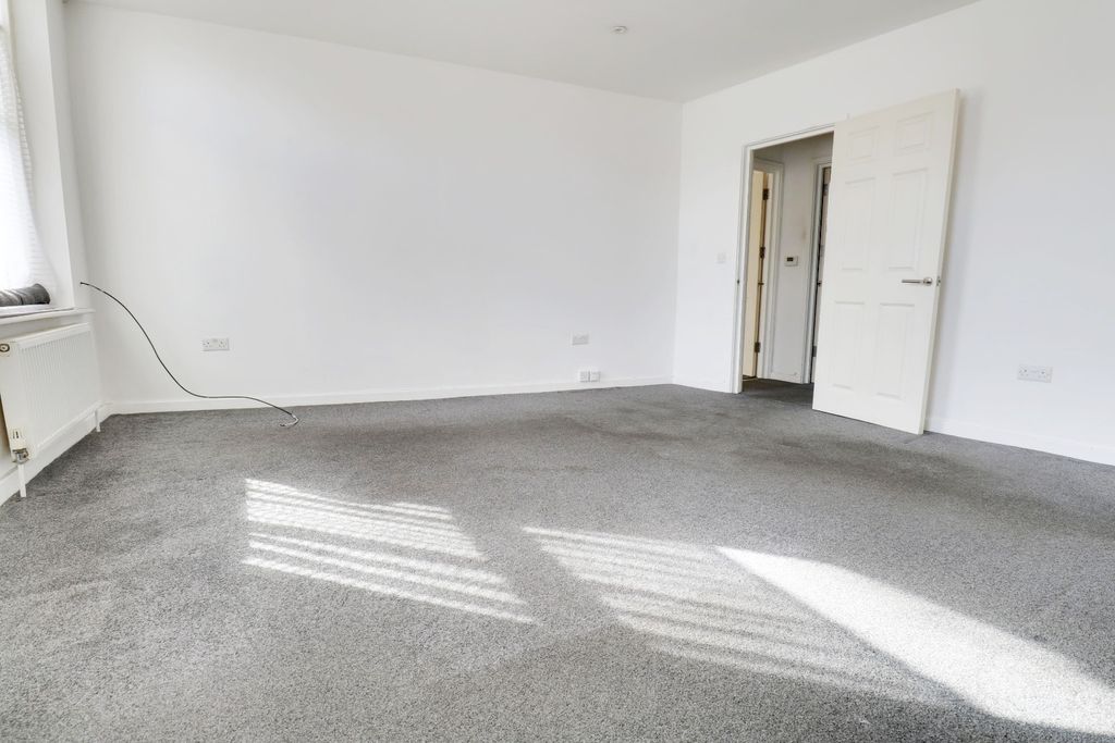 Property photo 1 of 7 5674930