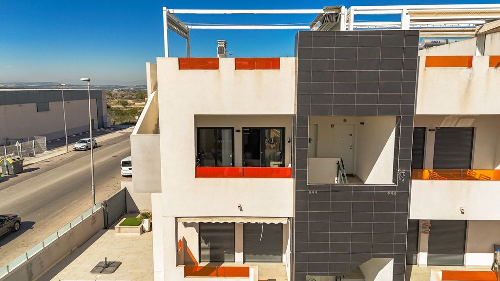 Property photo 3 of 32