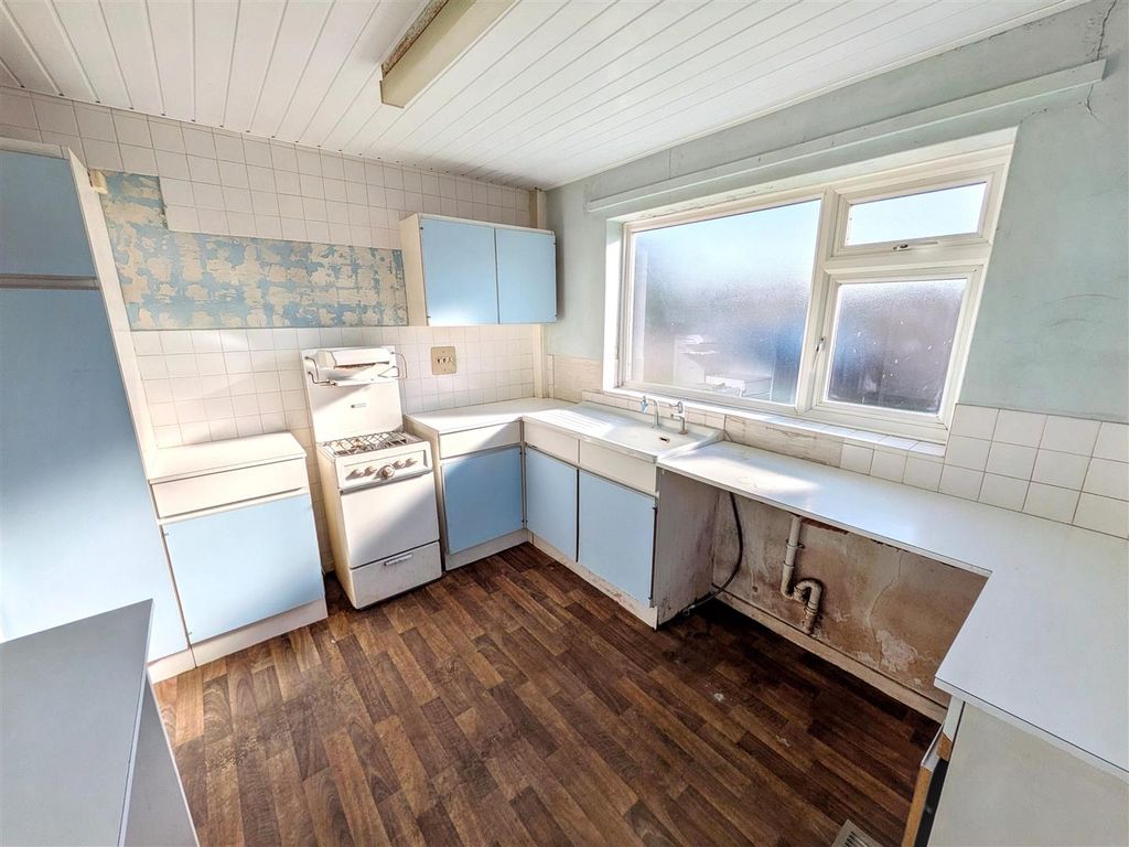 Property photo 2 of 12 Kitchen