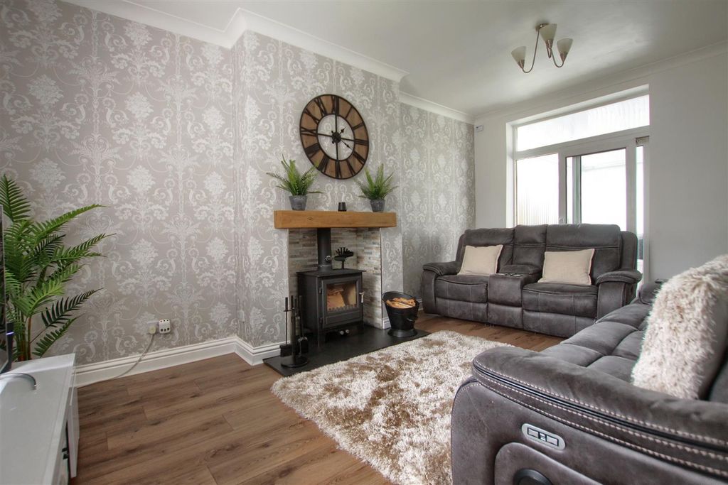 Property photo 3 of 13 Lp5.Jpg