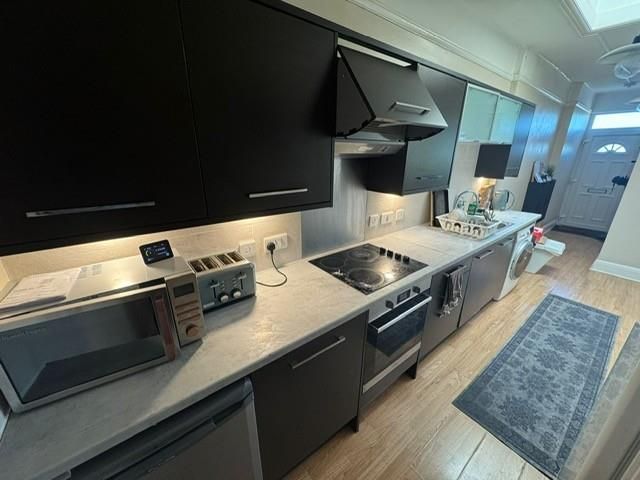 Property photo 1 of 6 Kitchen