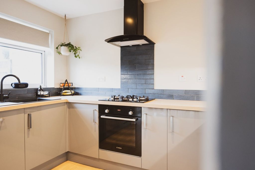 Property photo 3 of 34