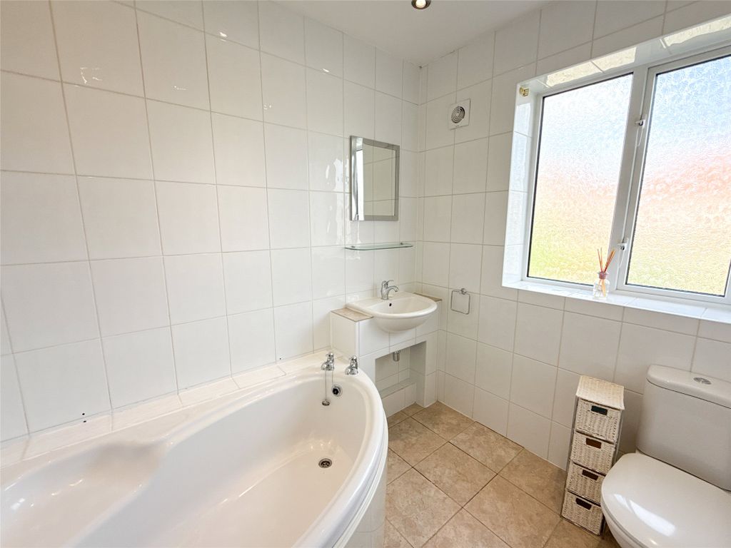 Property photo 3 of 25 Bathroom