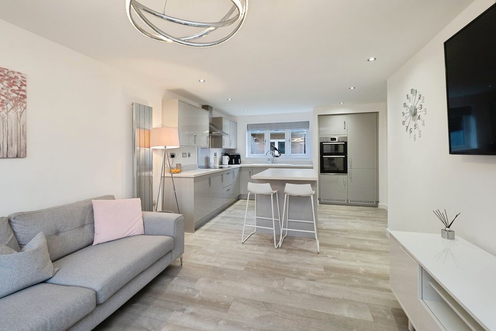 Property photo 3 of 24