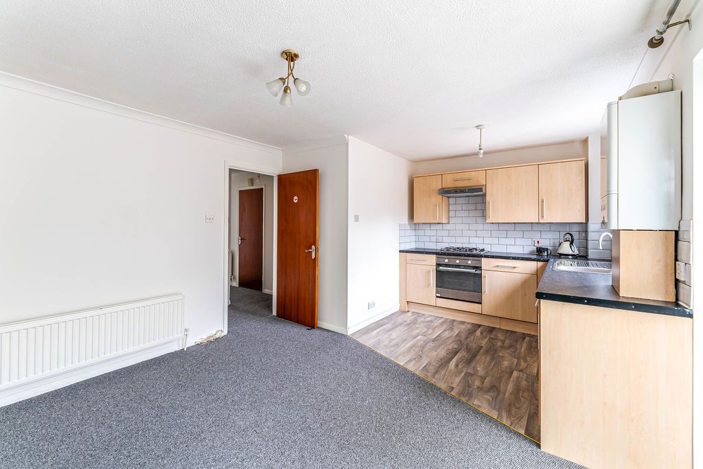 Property photo 3 of 8 Photo 7