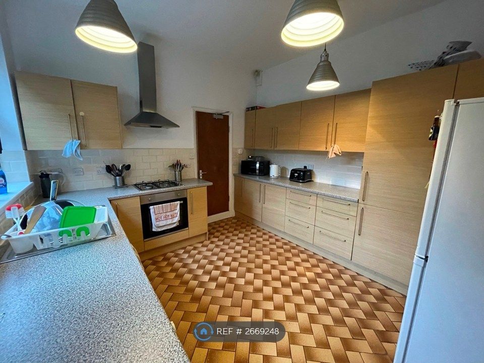 Property photo 1 of 10 Communal Kitchen Area