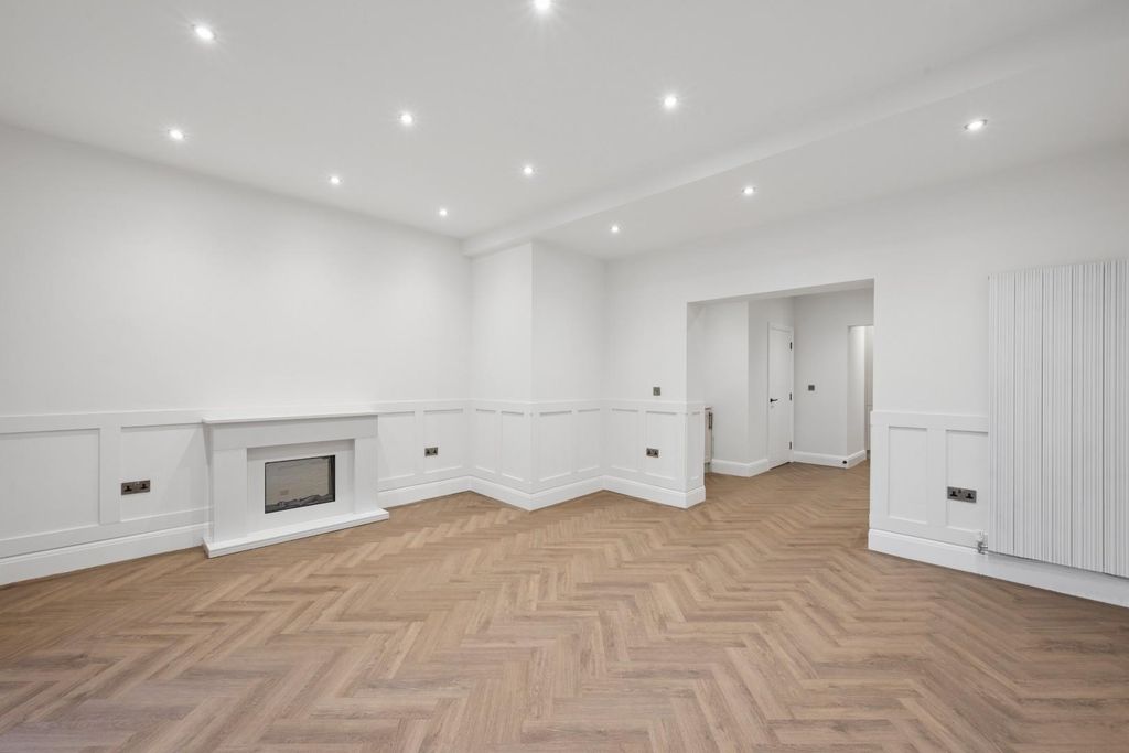 Property photo 3 of 38 Dining Room