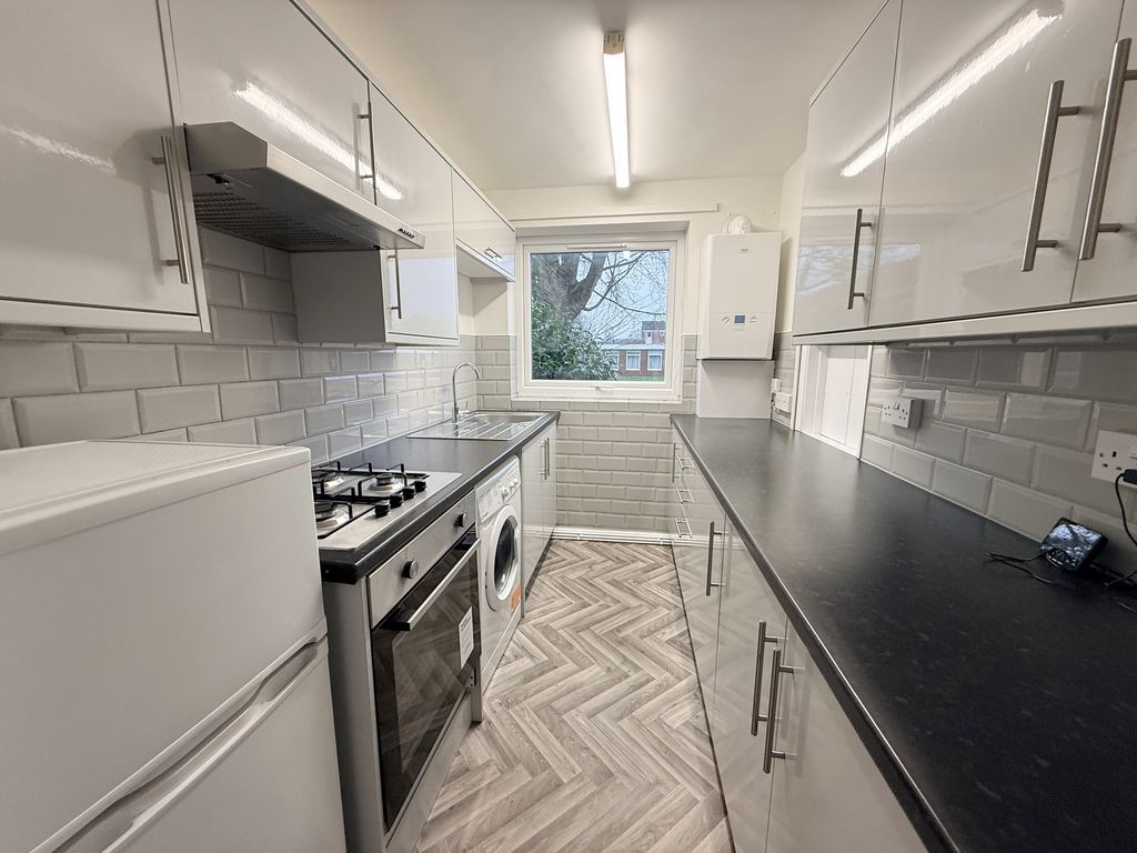 Property photo 2 of 9 Kitchen